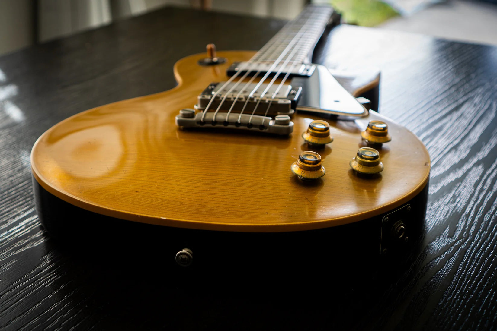 Electric guitar on a wooden surface